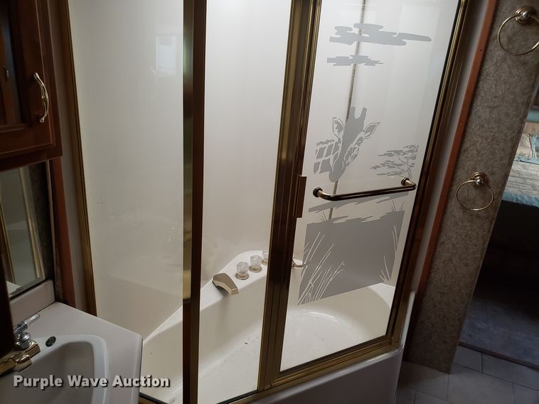 image for item FW9589 1999 Safari Serengenti RV