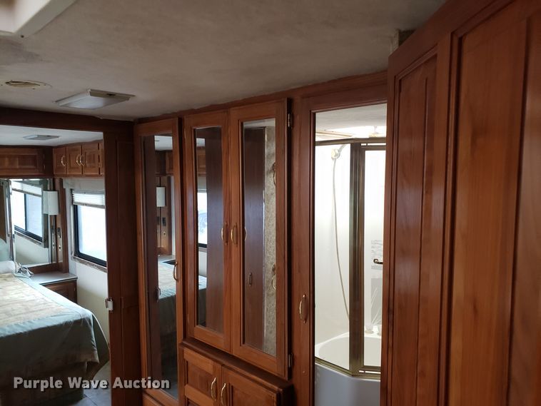 image for item FW9589 1999 Safari Serengenti RV