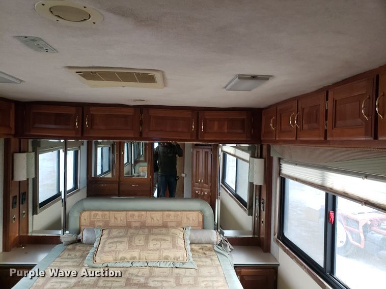 image for item FW9589 1999 Safari Serengenti RV