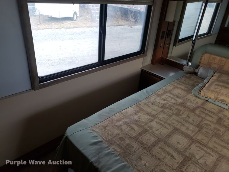 image for item FW9589 1999 Safari Serengenti RV