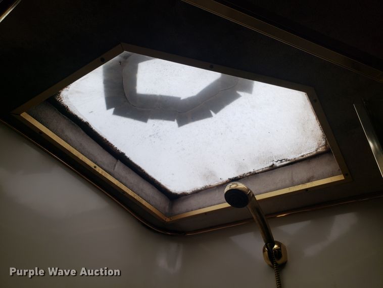 image for item FW9589 1999 Safari Serengenti RV