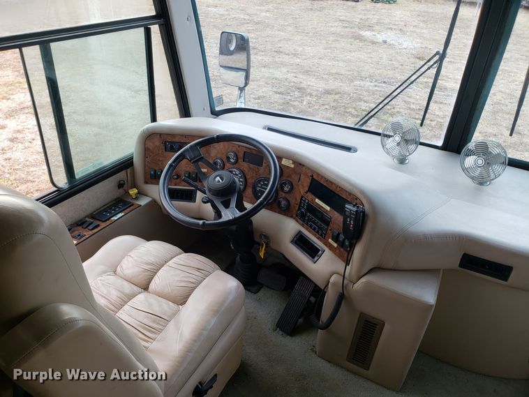 image for item FW9589 1999 Safari Serengenti RV