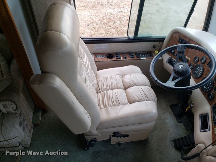 image for item FW9589 1999 Safari Serengenti RV