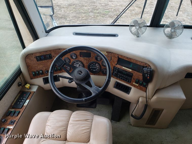 image for item FW9589 1999 Safari Serengenti RV