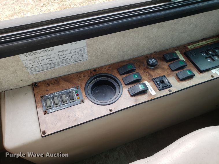 image for item FW9589 1999 Safari Serengenti RV