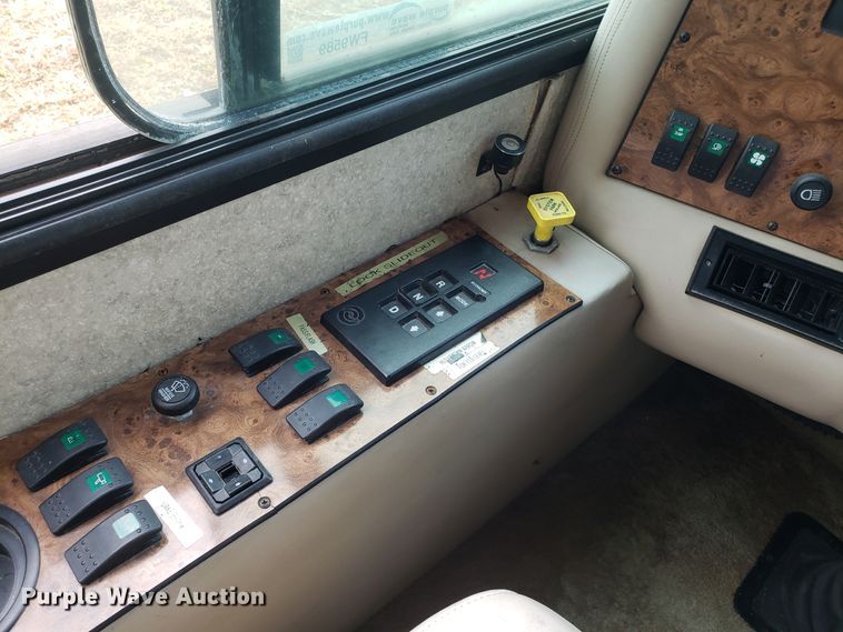 image for item FW9589 1999 Safari Serengenti RV