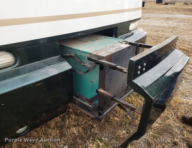 image for item FW9589 1999 Safari Serengenti RV