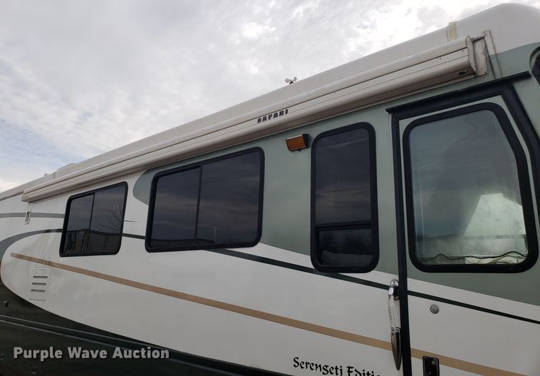 image for item FW9589 1999 Safari Serengenti RV