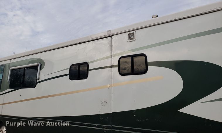 image for item FW9589 1999 Safari Serengenti RV