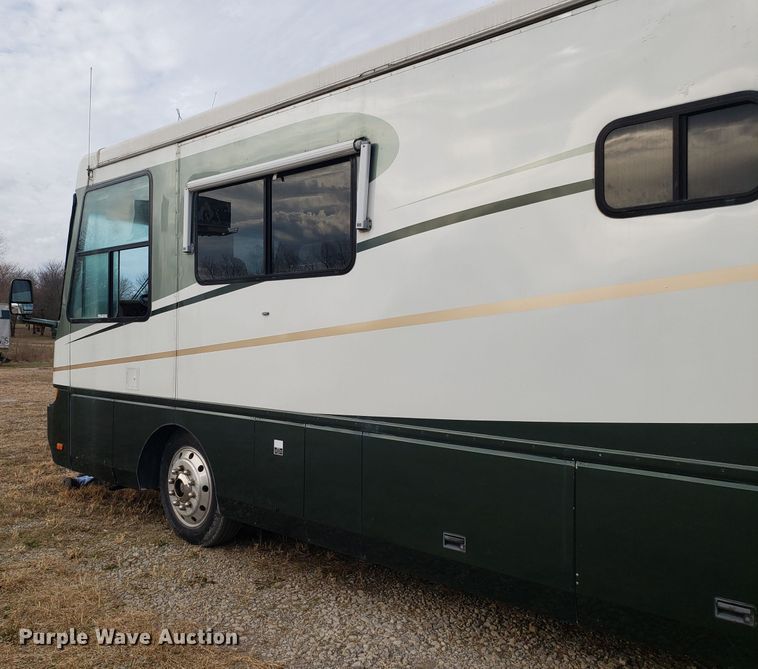 image for item FW9589 1999 Safari Serengenti RV