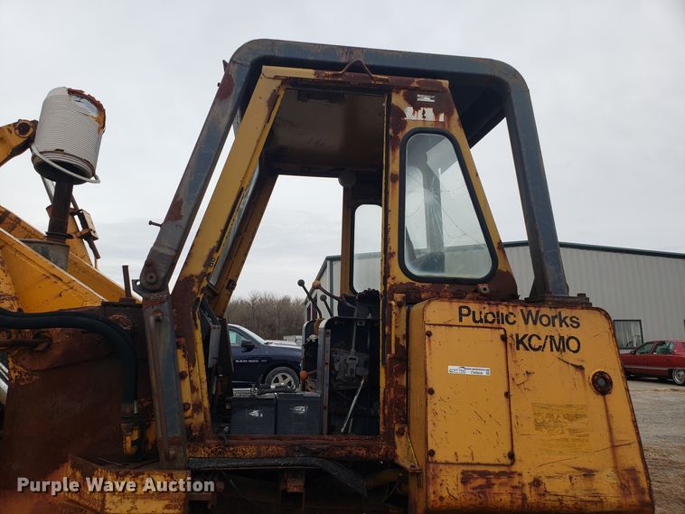 image for item FW9608 John Deere 755 crawler loader