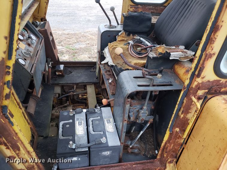 image for item FW9608 John Deere 755 crawler loader