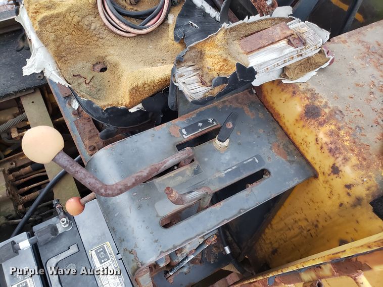 image for item FW9608 John Deere 755 crawler loader