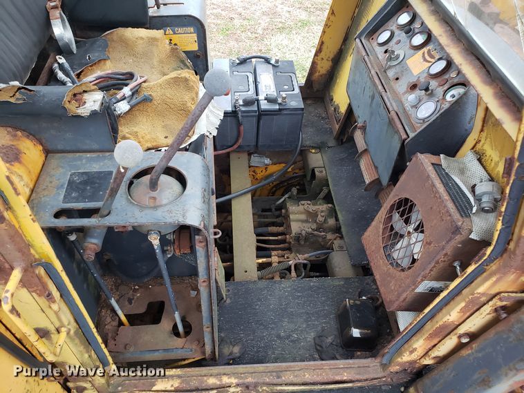 image for item FW9608 John Deere 755 crawler loader