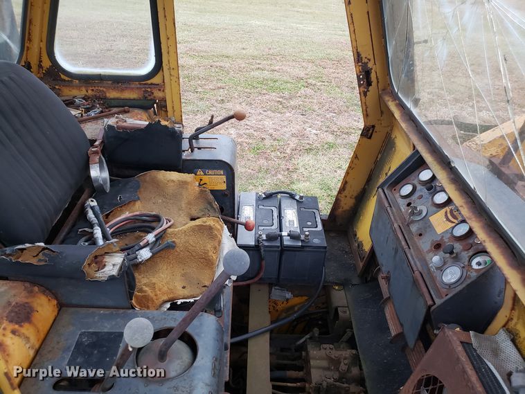 image for item FW9608 John Deere 755 crawler loader