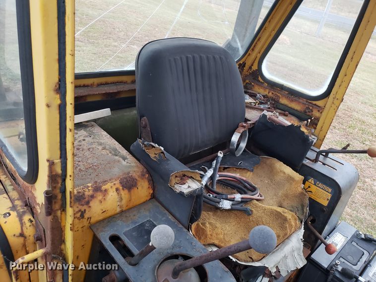 image for item FW9608 John Deere 755 crawler loader