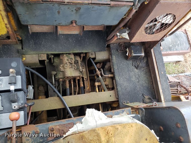 image for item FW9608 John Deere 755 crawler loader