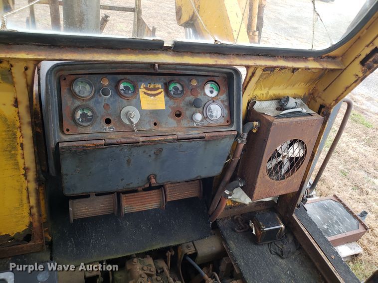 image for item FW9608 John Deere 755 crawler loader