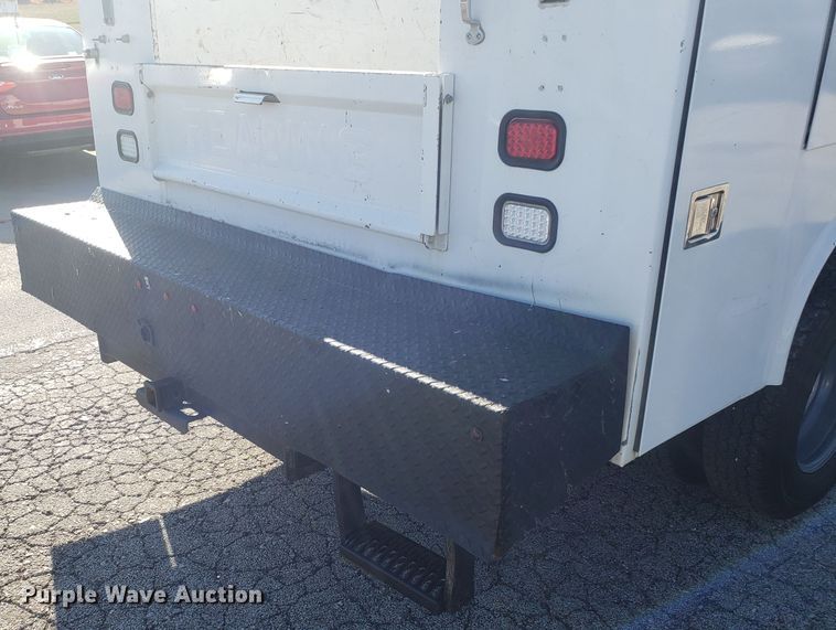 image for item GA9306 2016 Chevrolet Silverado 3500 Double Cab utility bed pickup truck