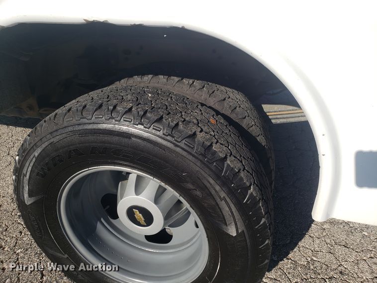 image for item GA9306 2016 Chevrolet Silverado 3500 Double Cab utility bed pickup truck