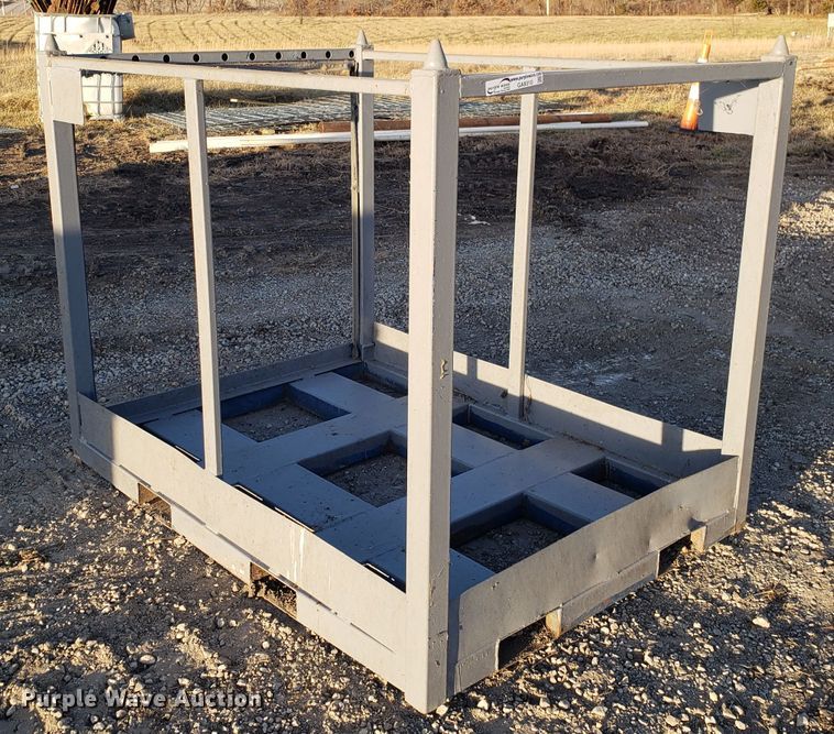 image for item GA9310 Steel pallet