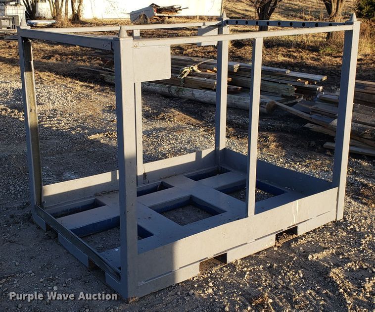 image for item GA9310 Steel pallet