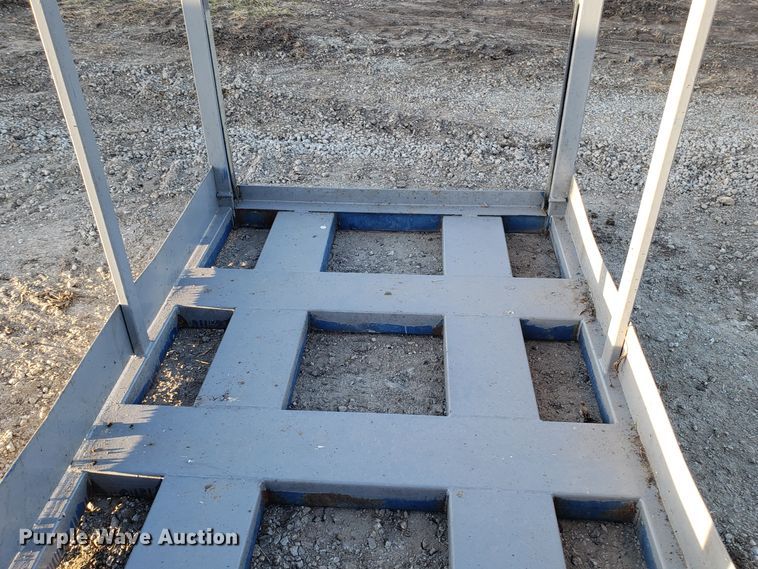 image for item GA9310 Steel pallet