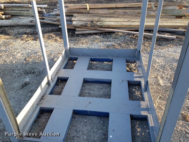 image for item GA9310 Steel pallet