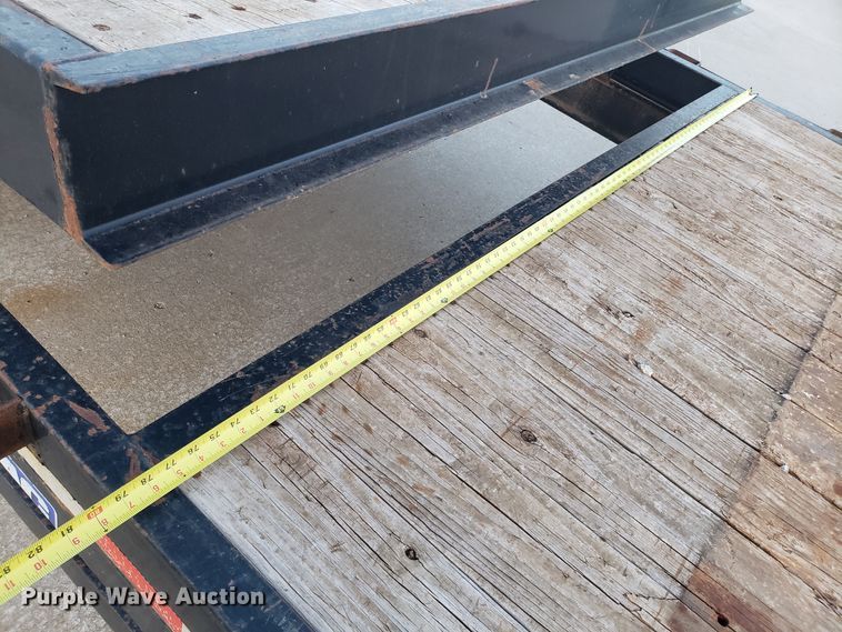 image for item GA9315 2014 Novae Sure Trac tilt deck equipment trailer