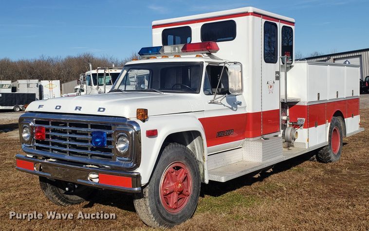 image for item GA9318 1979 Ford F800 fire truck