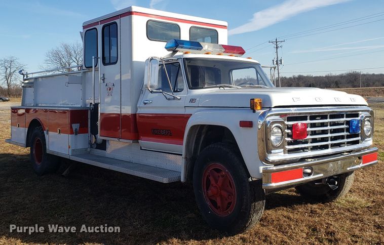 image for item GA9318 1979 Ford F800 fire truck
