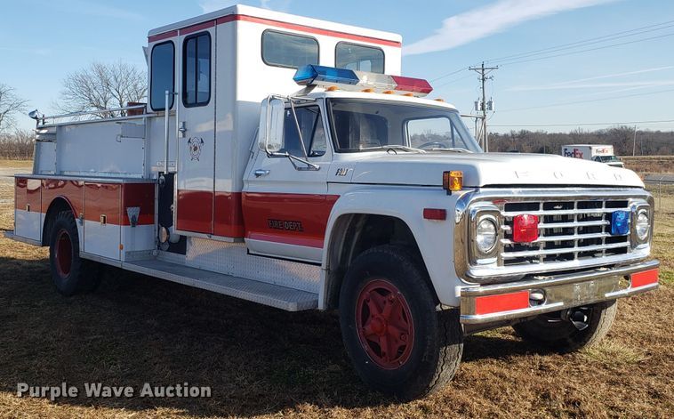 image for item GA9318 1979 Ford F800 fire truck