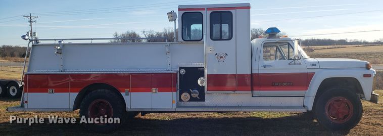 image for item GA9318 1979 Ford F800 fire truck