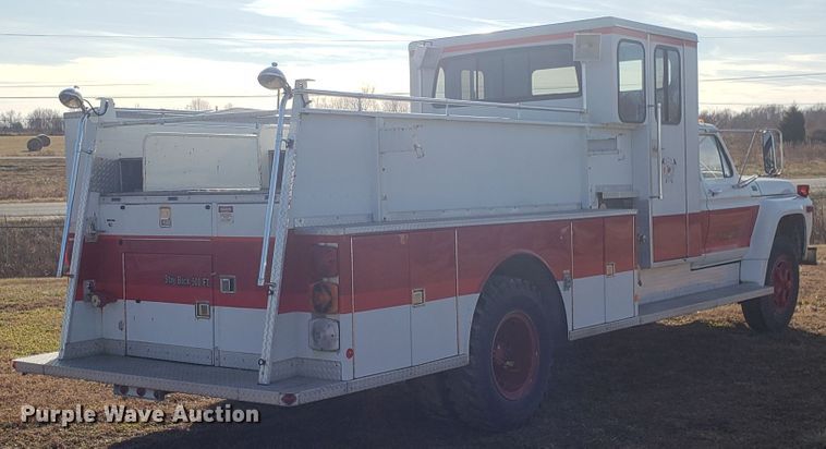 image for item GA9318 1979 Ford F800 fire truck