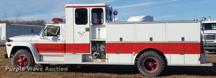 image for item GA9318 1979 Ford F800 fire truck