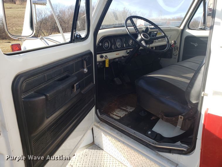 image for item GA9318 1979 Ford F800 fire truck