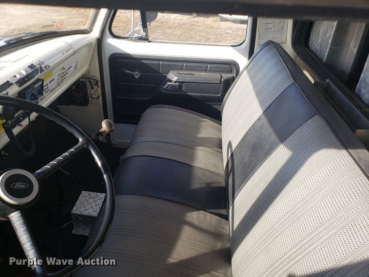 image for item GA9318 1979 Ford F800 fire truck