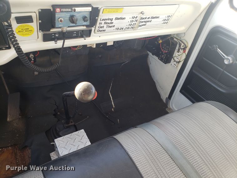 image for item GA9318 1979 Ford F800 fire truck