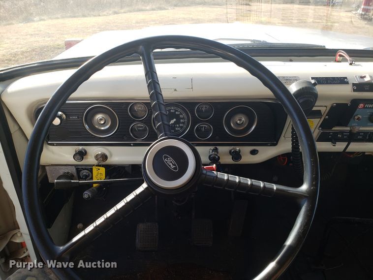 image for item GA9318 1979 Ford F800 fire truck