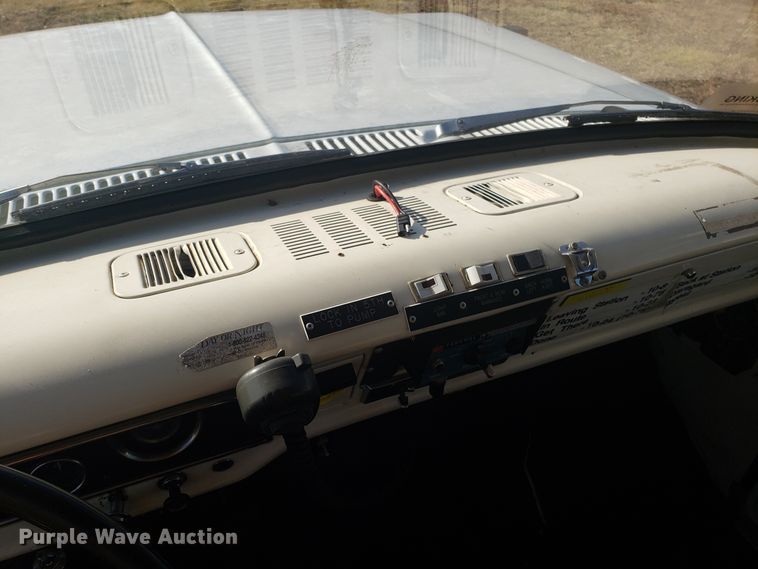 image for item GA9318 1979 Ford F800 fire truck