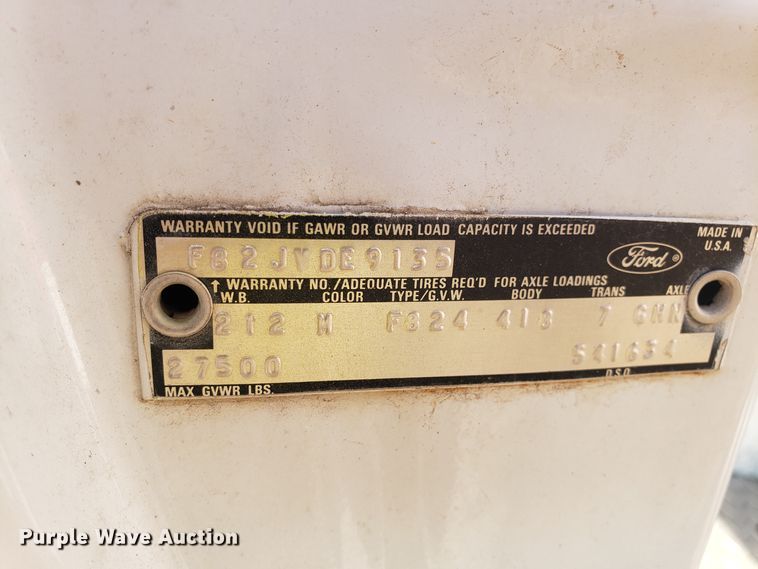 image for item GA9318 1979 Ford F800 fire truck