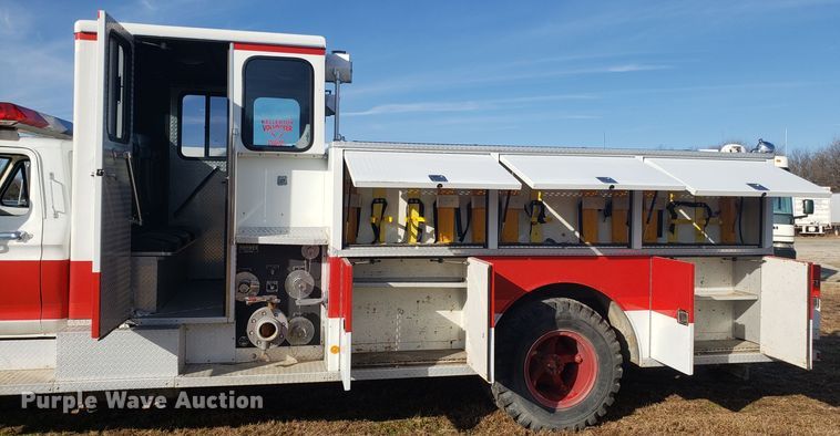 image for item GA9318 1979 Ford F800 fire truck
