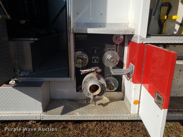 image for item GA9318 1979 Ford F800 fire truck