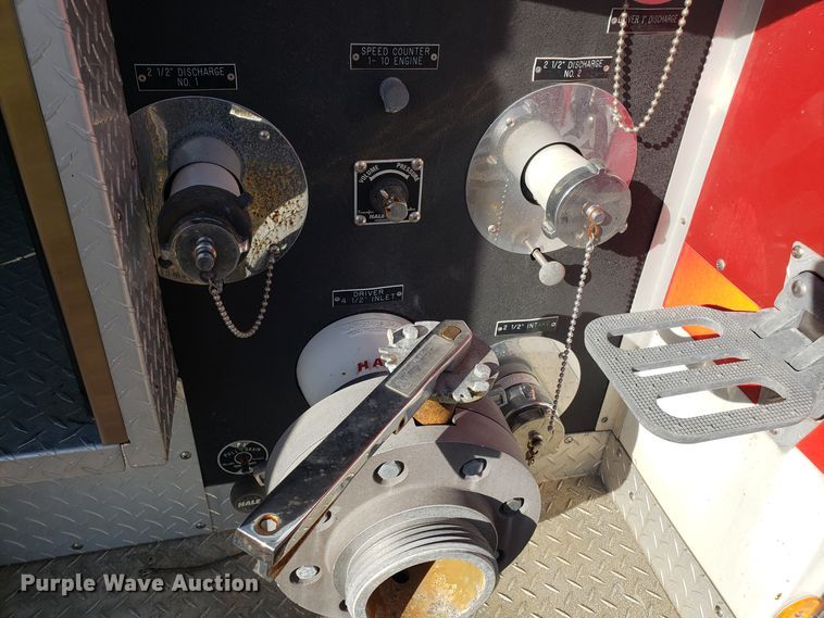 image for item GA9318 1979 Ford F800 fire truck