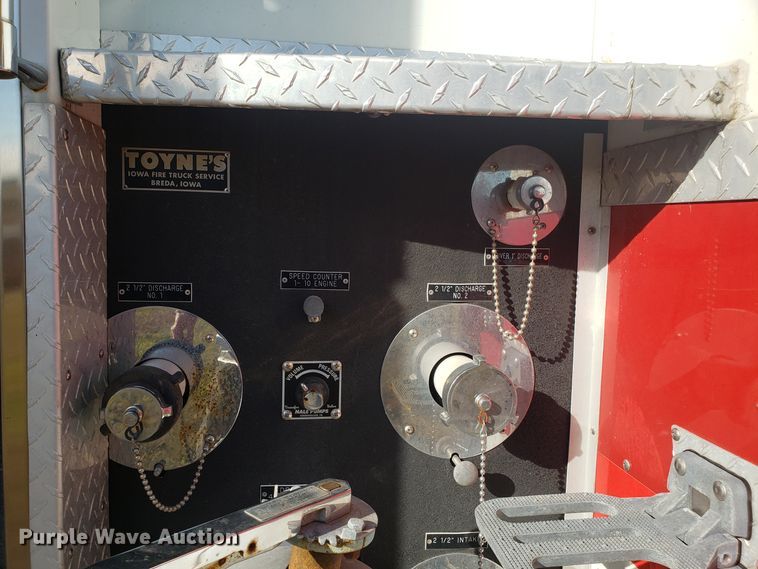 image for item GA9318 1979 Ford F800 fire truck