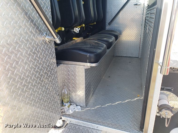 image for item GA9318 1979 Ford F800 fire truck