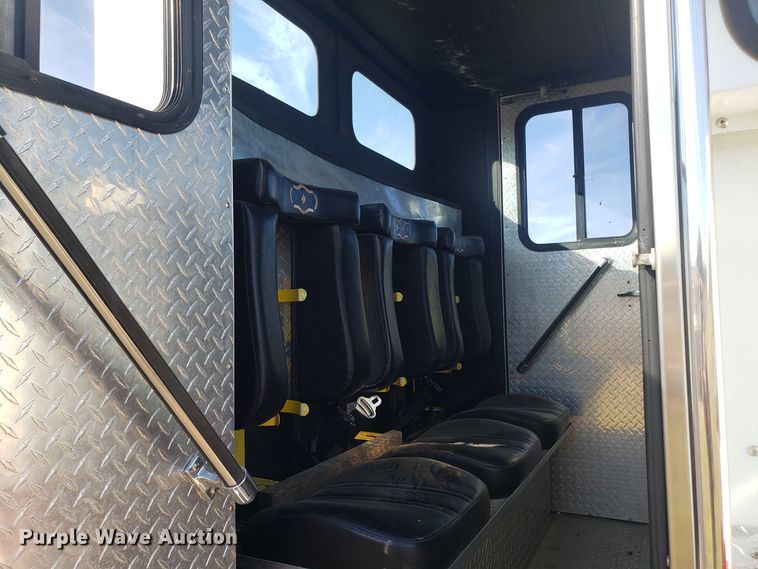 image for item GA9318 1979 Ford F800 fire truck