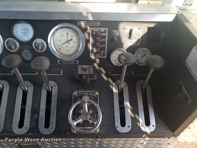 image for item GA9318 1979 Ford F800 fire truck