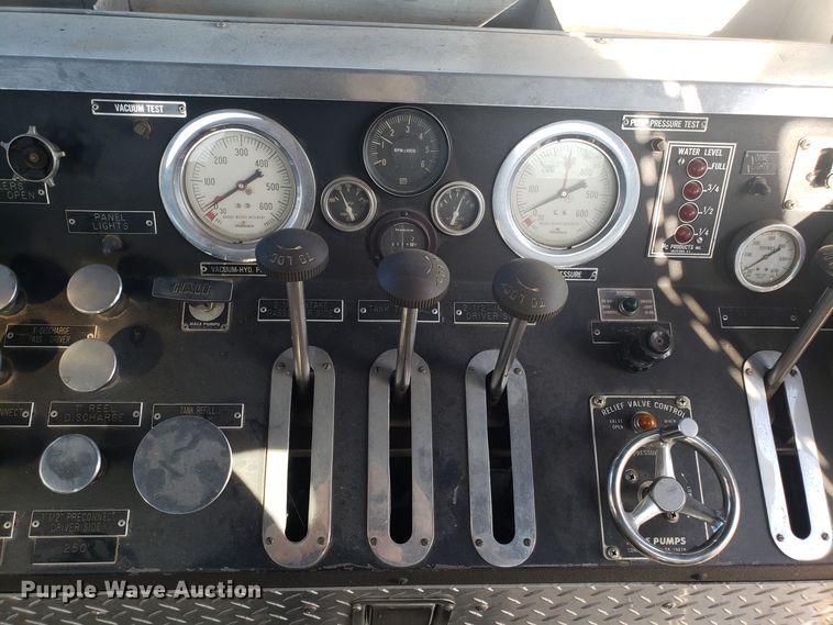 image for item GA9318 1979 Ford F800 fire truck