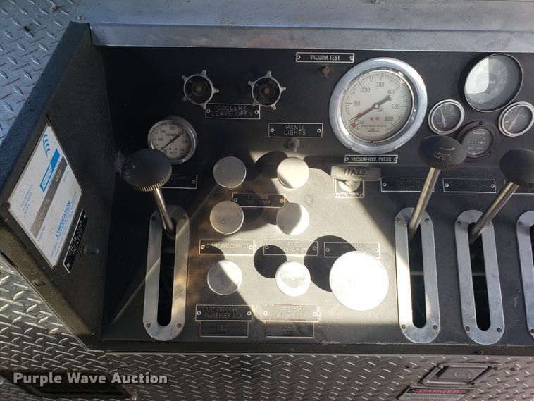 image for item GA9318 1979 Ford F800 fire truck